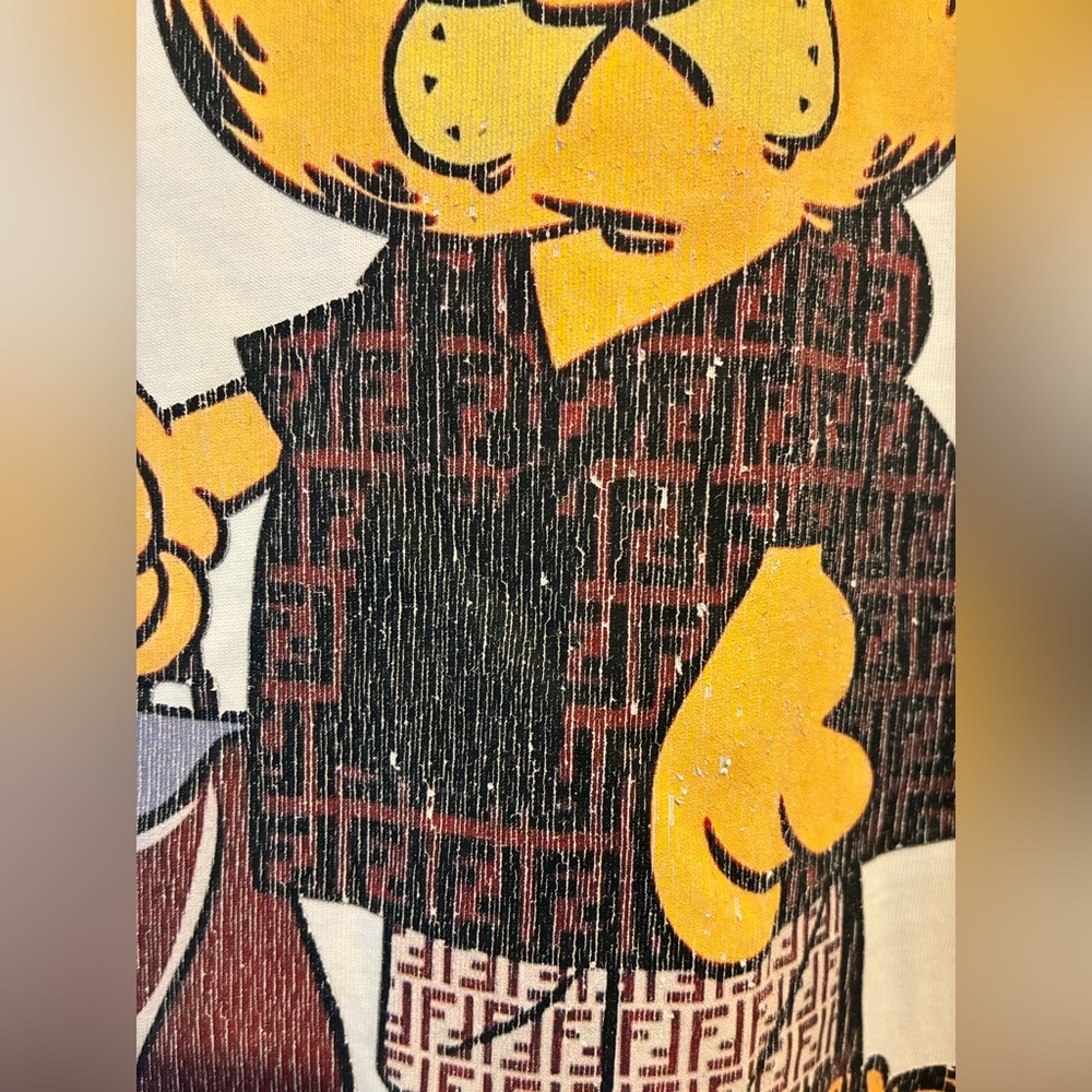 Designer-style Garfield Graphic Tee Parody Worn Print Size Medium - Picture 6 of 6